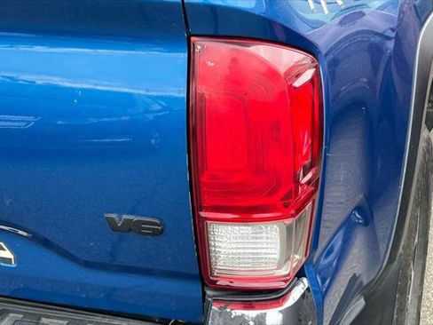 Certified 2017 Toyota Tacoma TRD Off-Road w/ Tow Package AWD/4WD image 18