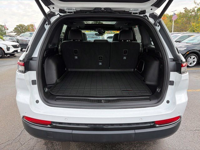 Used 2024 Jeep Grand Cherokee Limited w/ Black Appearance Package AWD/4WD image 22
