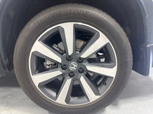 Used 2025 Honda Pilot Touring image 9