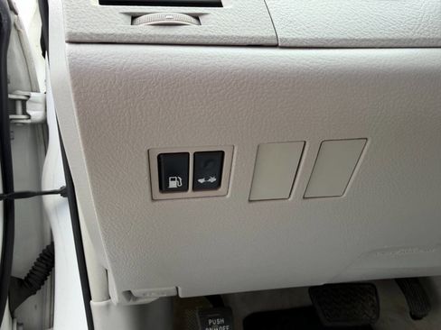 Used 2012 Toyota Avalon image 21