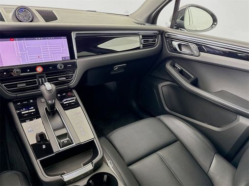 Certified 2025 Porsche Macan image 26