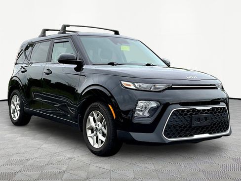 Used 2022 Kia Soul LX w/ Technology Package FWD image 3