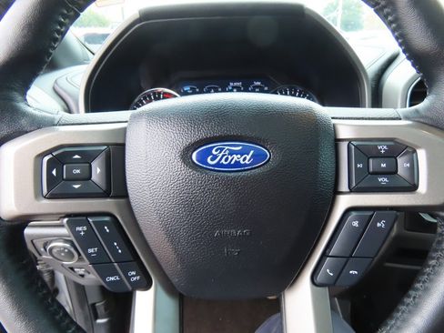 Used 2021 Ford Expedition XLT image 30