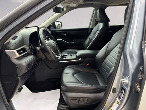 Used 2023 Toyota Highlander XLE image 9