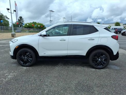 Used 2025 Buick Encore GX Sport Touring w/ Advanced Technology Package AWD/4WD image 8