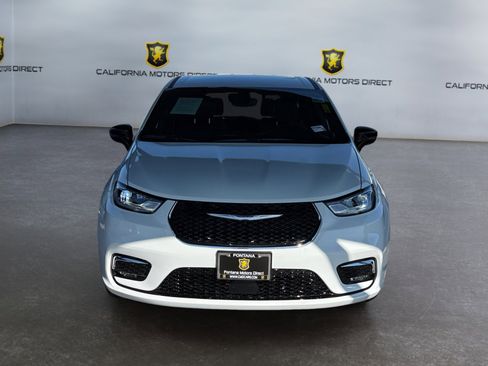 Used 2026 Chrysler Pacifica Select image 8