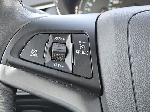 Used 2022 Chevrolet Trax LT w/ LT Convenience Package image 22