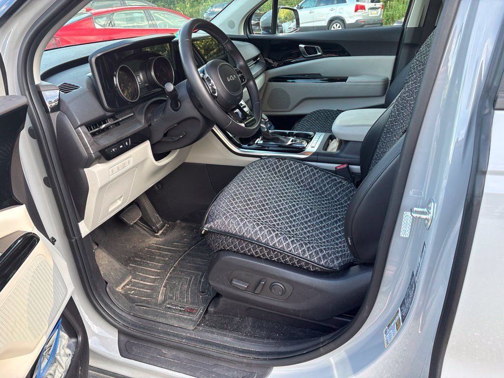 Certified 2024 Kia Carnival EX FWD image 22