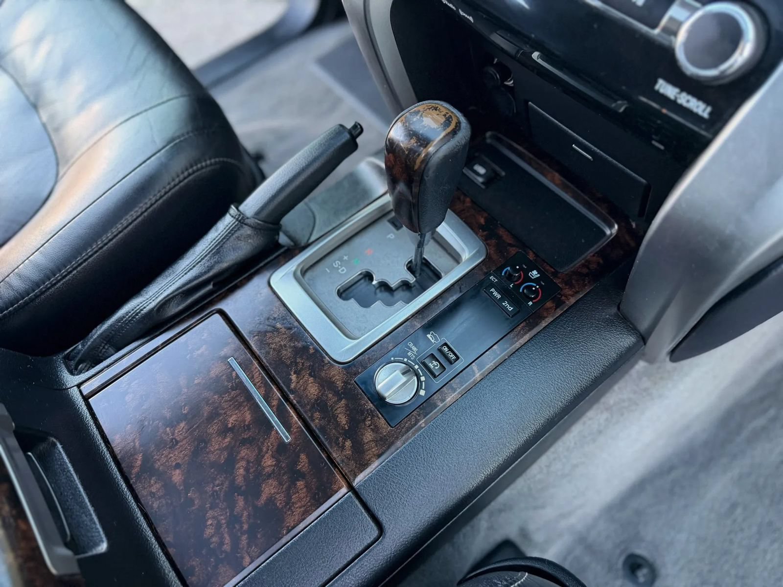 Used 2013 Toyota Land Cruiser AWD/4WD image 87