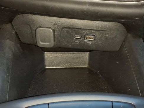 Used 2024 Chevrolet Trax RS FWD image 21