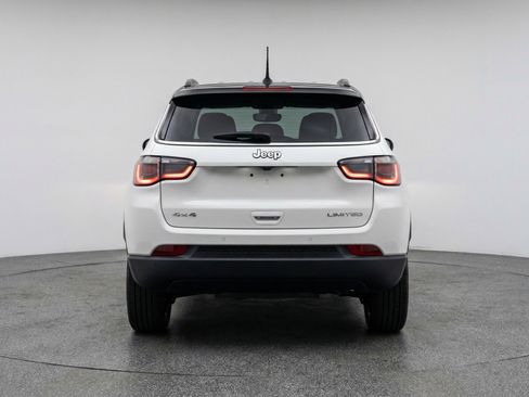 Used 2025 Jeep Compass Trailhawk image 7