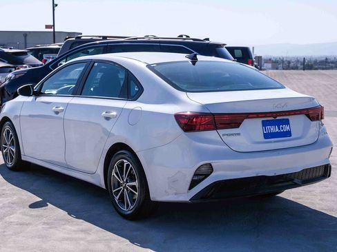 Used 2022 Kia Forte LXS FWD image 5