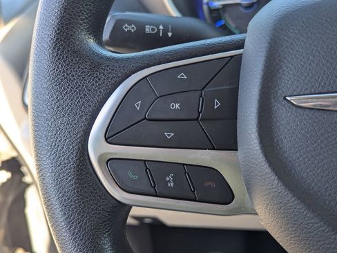 Used 2021 Chrysler Pacifica Touring image 19