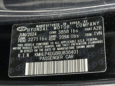 Used 2024 Hyundai Elantra Limited FWD image 12