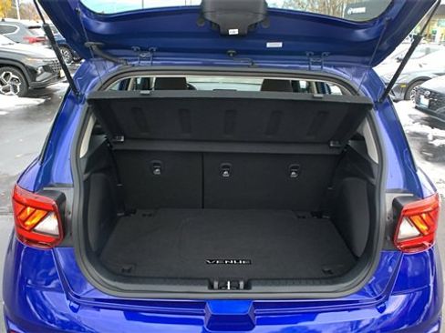 Used 2024 Hyundai Venue SEL image 25