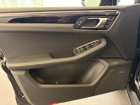 Certified 2026 Porsche Macan AWD/4WD image 15