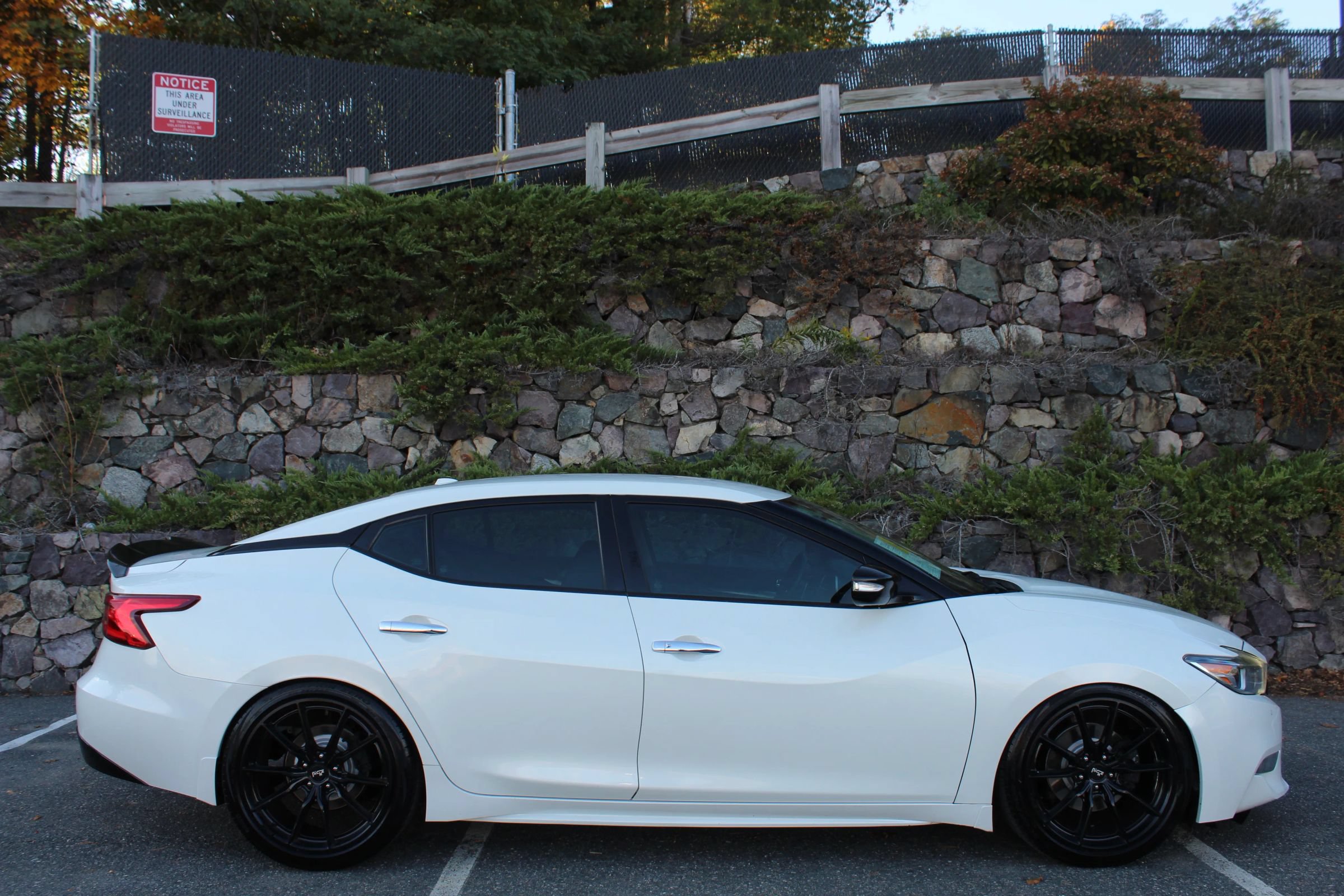Used 2017 Nissan Maxima SR w/ Midnight Edition FWD image 4