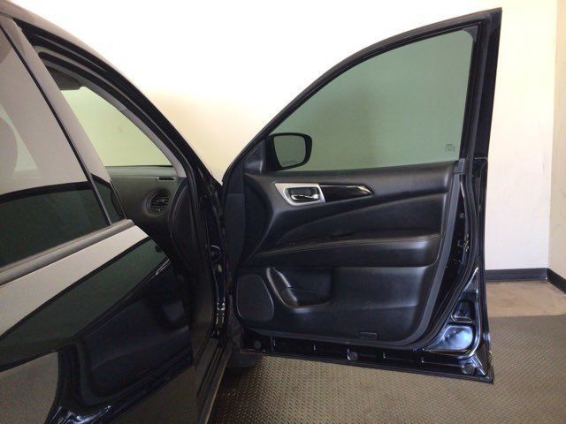 Used 2020 Nissan Pathfinder S AWD/4WD image 12