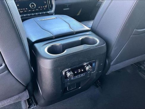 Used 2025 GMC Yukon XL Denali AWD/4WD image 23