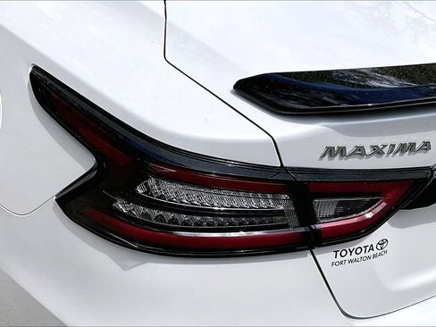 Used 2023 Nissan Maxima SR w/ Sport Mat Group FWD image 20