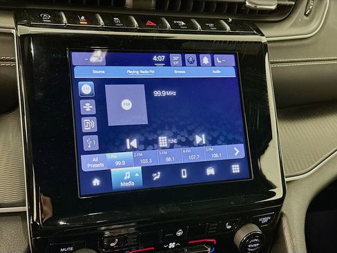 Used 2024 Jeep Grand Cherokee L Altitude image 21