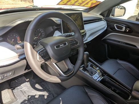 Used 2023 Jeep Compass Limited image 14