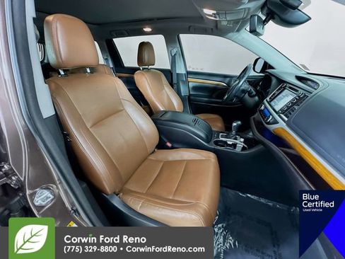 Used 2017 Toyota Highlander Limited Platinum image 32