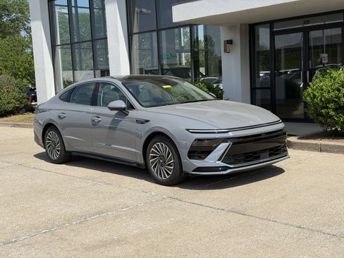 New 2026 Hyundai Sonata Limited FWD image 2