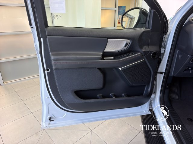 Used 2025 Ford Expedition Active RWD image 13