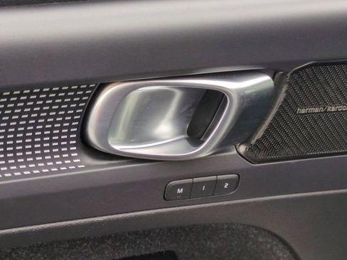 Used 2021 Volvo XC40 T5 R-Design image 13