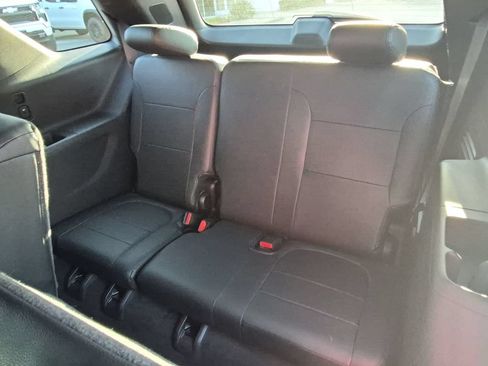 Used 2023 Chevrolet Traverse LS FWD image 22