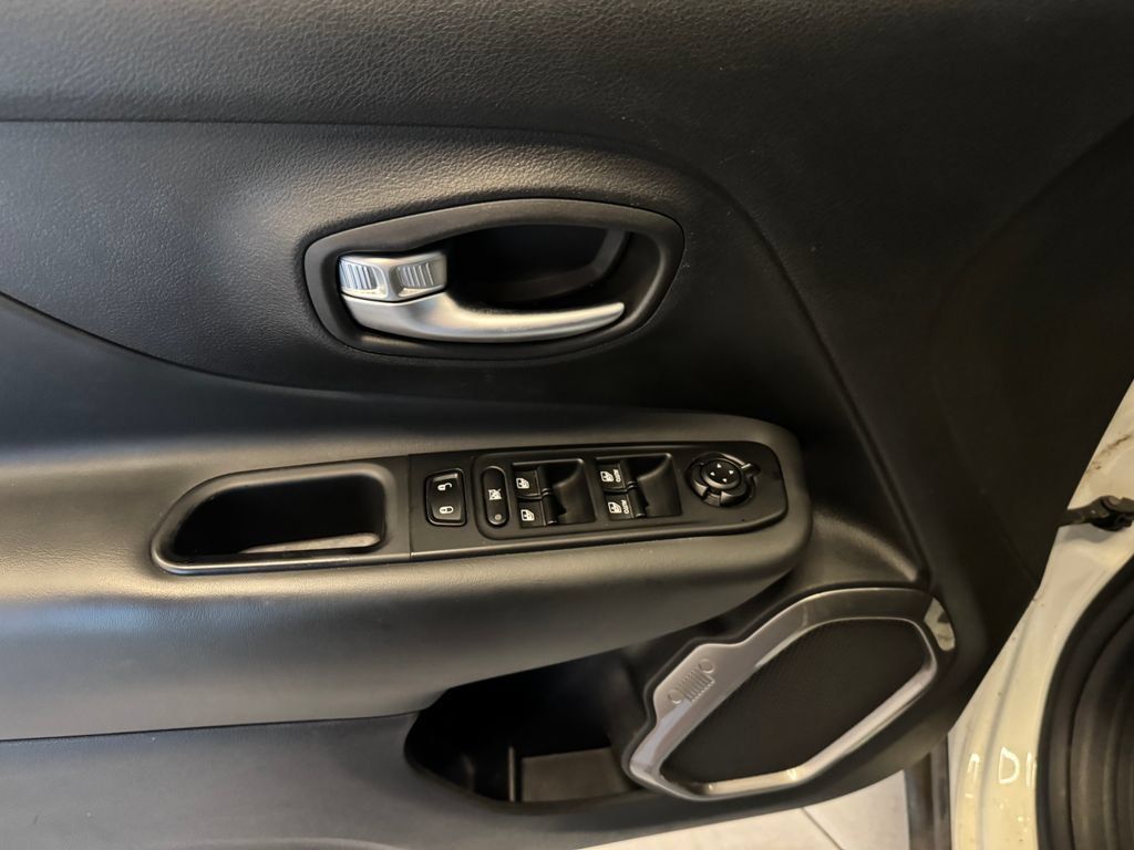 Used 2022 Jeep Renegade Limited AWD/4WD image 19