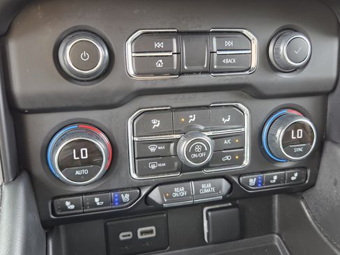 Certified 2023 Chevrolet Suburban Premier AWD/4WD image 28