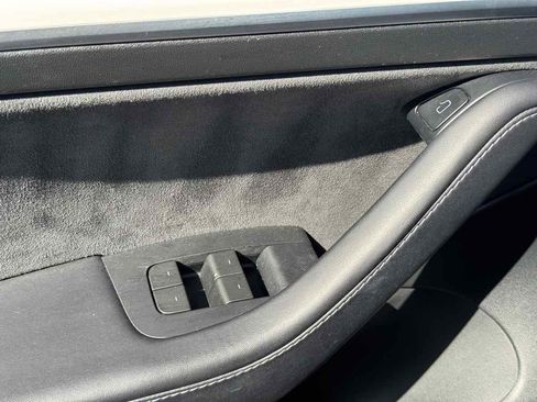 Used 2023 Tesla Model 3 Standard Range image 30