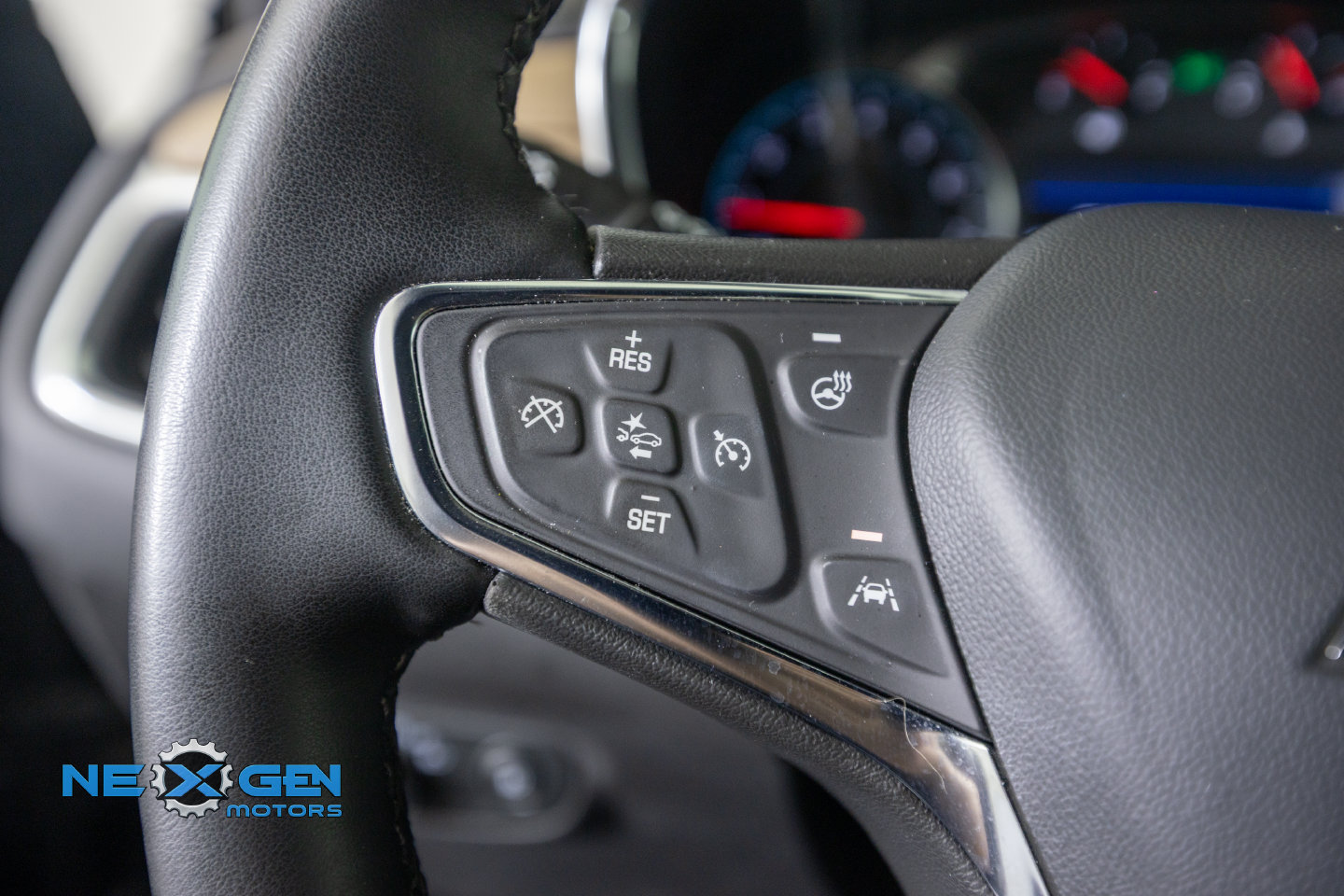 Used 2024 Chevrolet Equinox Premier AWD/4WD image 17