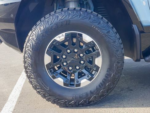 Used 2025 GMC Hummer EV 2X w/ Extreme Off-Road Package image 12