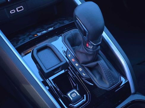 New 2024 Chevrolet Colorado LT w/ LT Convenience Package II image 30