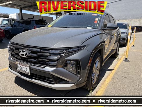 Certified 2025 Hyundai Tucson SE FWD image 1