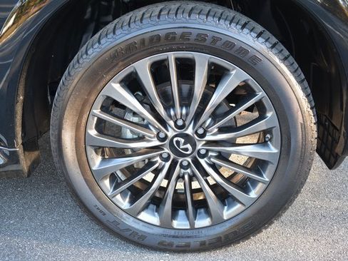 Used 2024 INFINITI QX80 Sensory image 12