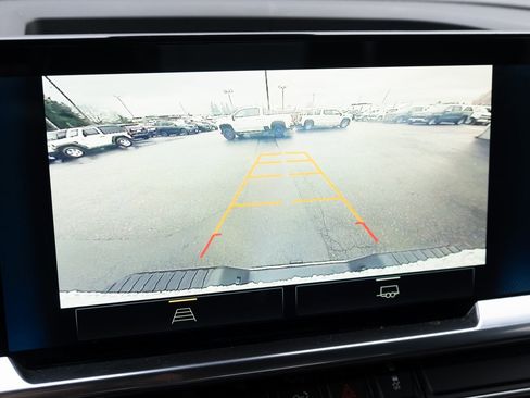 Used 2024 Chevrolet Silverado 3500 LT image 4