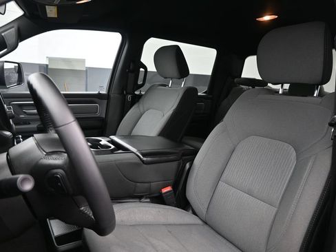 Used 2022 RAM 1500 Big Horn AWD/4WD image 3