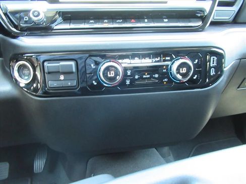 Used 2026 GMC Sierra 1500 SLT AWD/4WD image 24