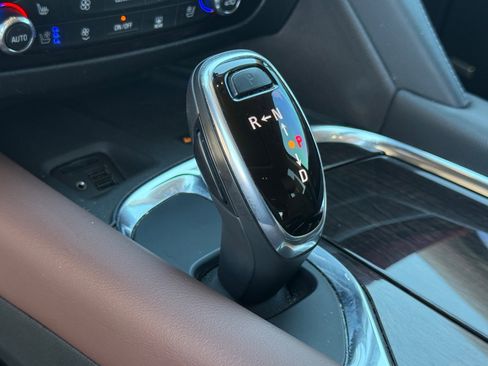 Used 2021 Buick Enclave Avenir w/ Avenir Technology Package FWD image 21