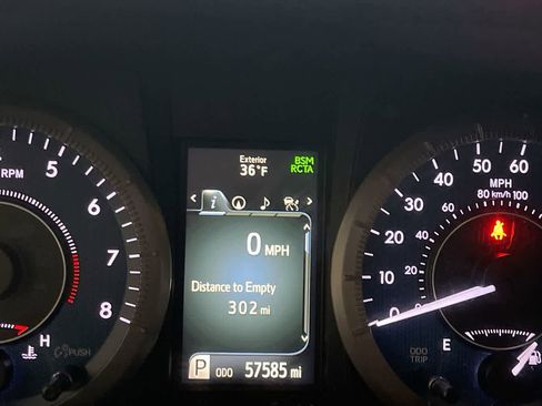 Used 2020 Toyota Sienna XLE w/ XLE Navigation Package AWD/4WD image 15