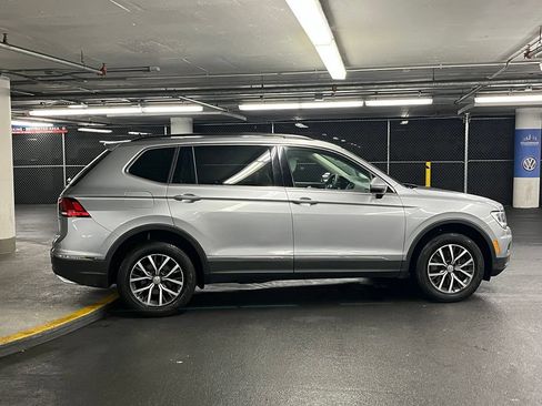 Used 2020 Volkswagen Tiguan SE w/ Panoramic Sunroof Package AWD/4WD image 39