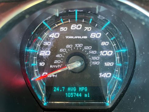 Used 2011 Ford Taurus Limited w/ 303A Rapid Spec Order Code image 2