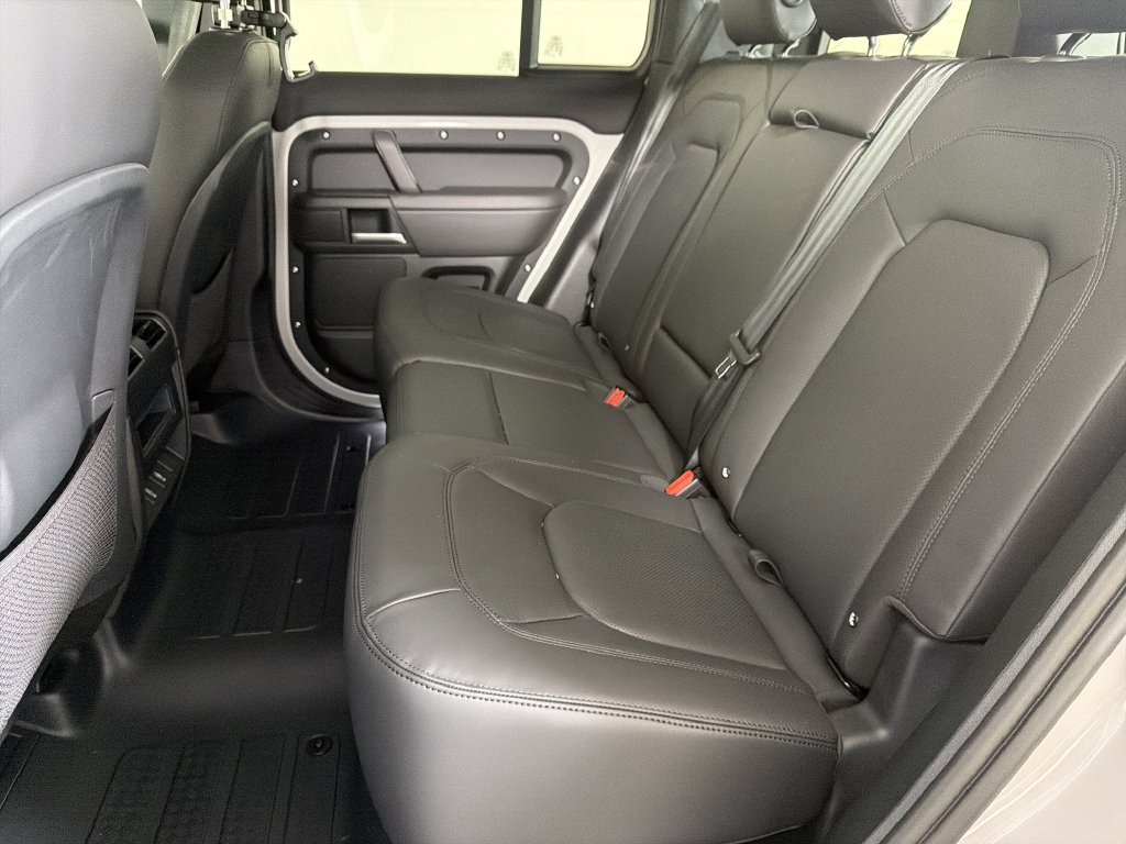 New 2026 Land Rover Defender 110 X-Dynamic SE AWD/4WD image 29