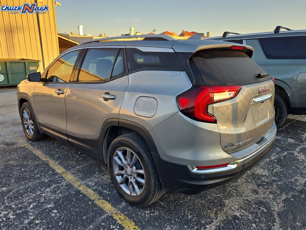 Used 2024 GMC Terrain SLT AWD/4WD image 4