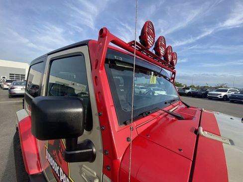 Used 2017 Jeep Wrangler Sahara w/ Connectivity Group image 18