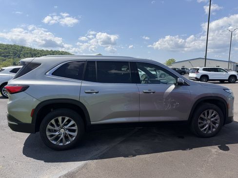 Used 2025 Buick Enclave Preferred AWD/4WD image 7